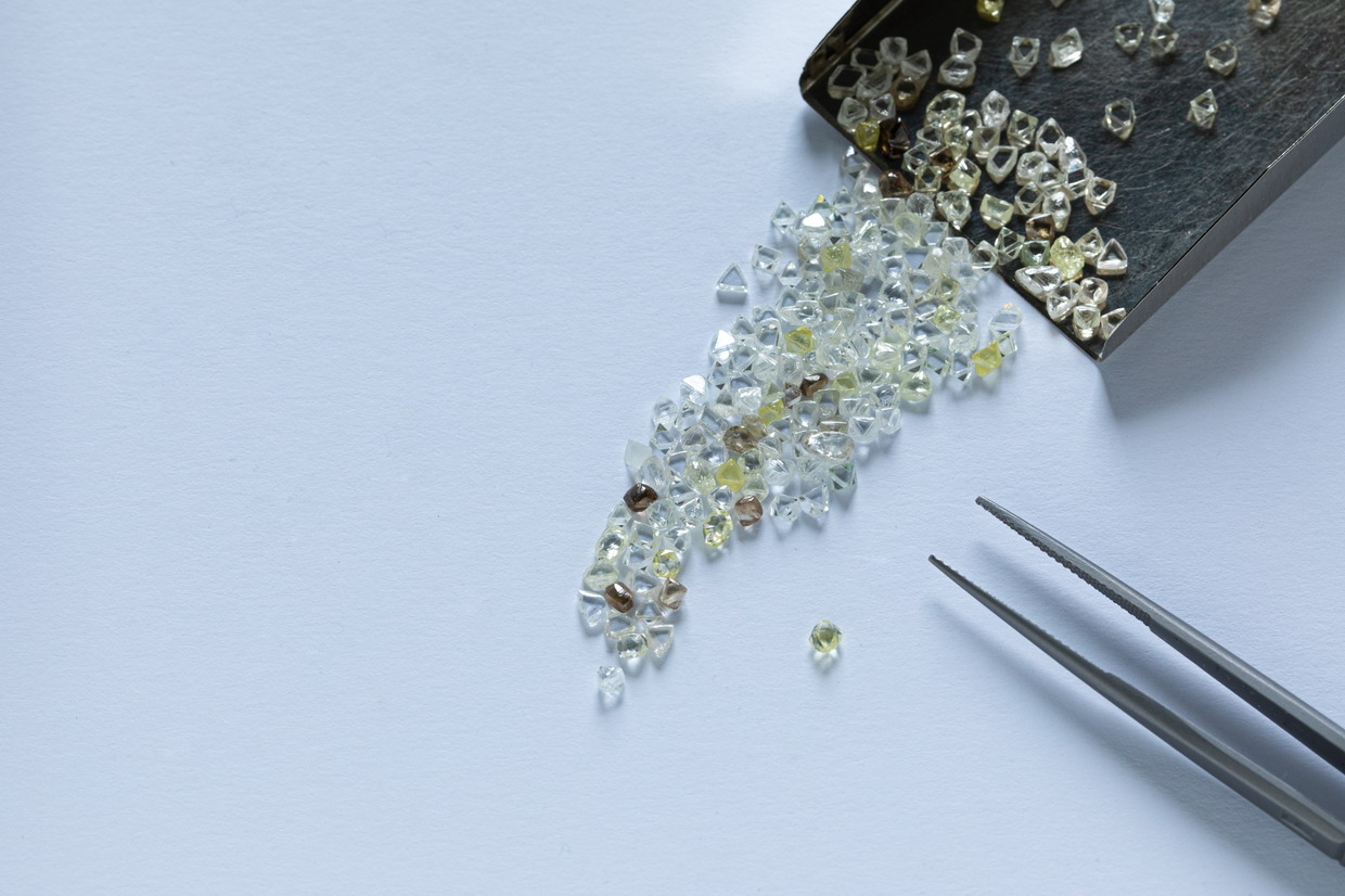 Industrial,Rough,Diamonds,In,The,Process,Of,Sorting,At,The