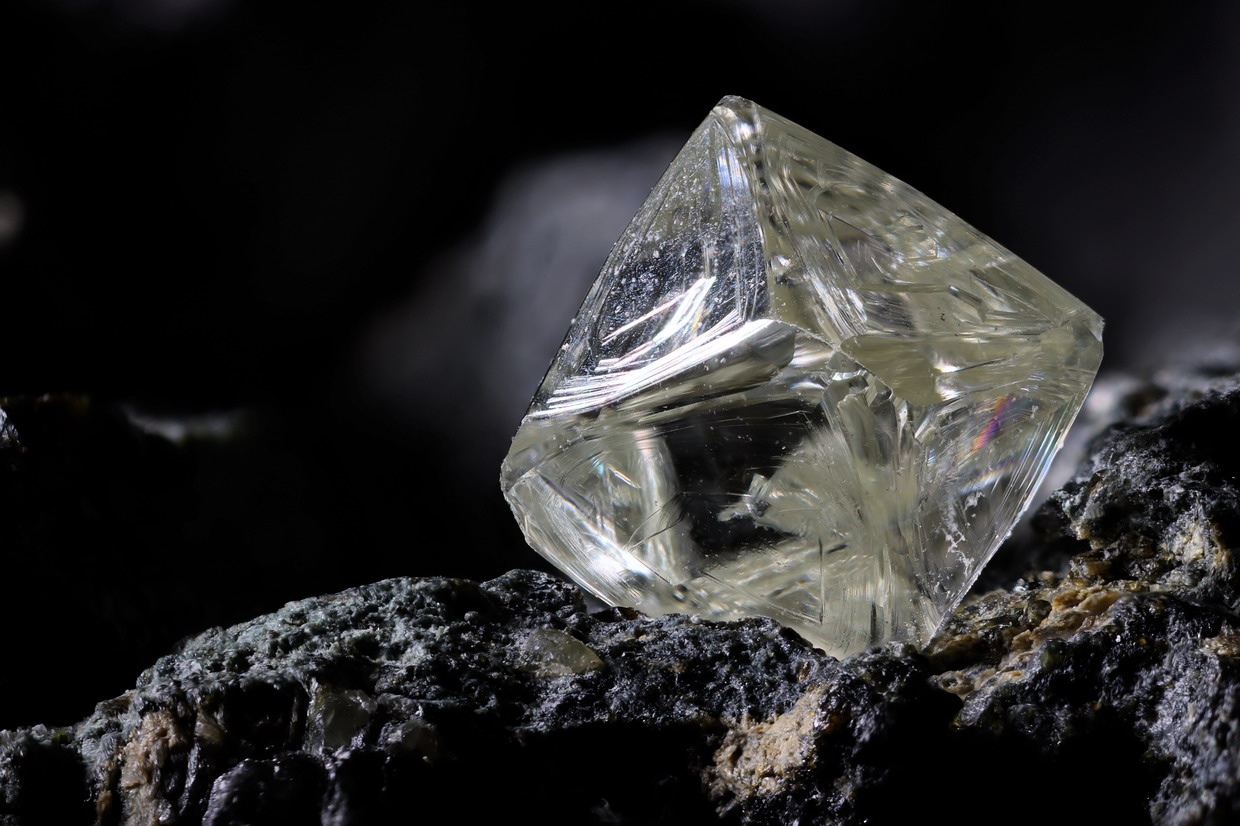 0.55,Ct,Octahedral,Diamond,From,South,Africa,Nestled,In,Kimberlite